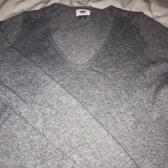Old Navy Classic V-Neck sweater - Picture 3 of 5